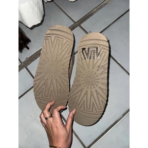 ugg tazz sand size 9 - Picture 2 of 3